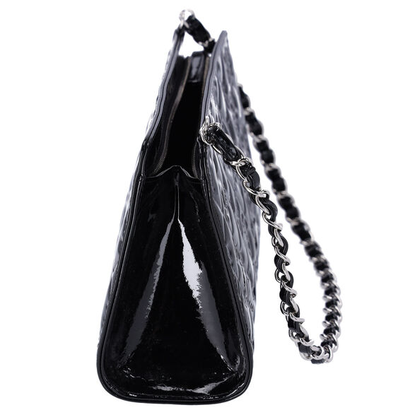 CHANEL Lucky Symbols Pochette Embossed Quilted Patent Black - Picture 4 of 7